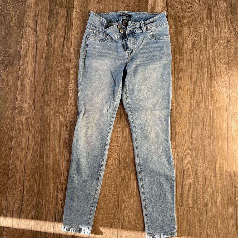 D. Jeans size 10